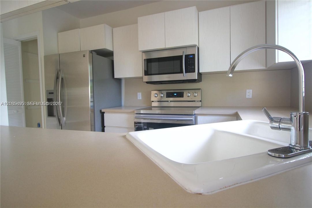 For Rent: $6,250 (3 beds, 3 baths, 1713 Square Feet)