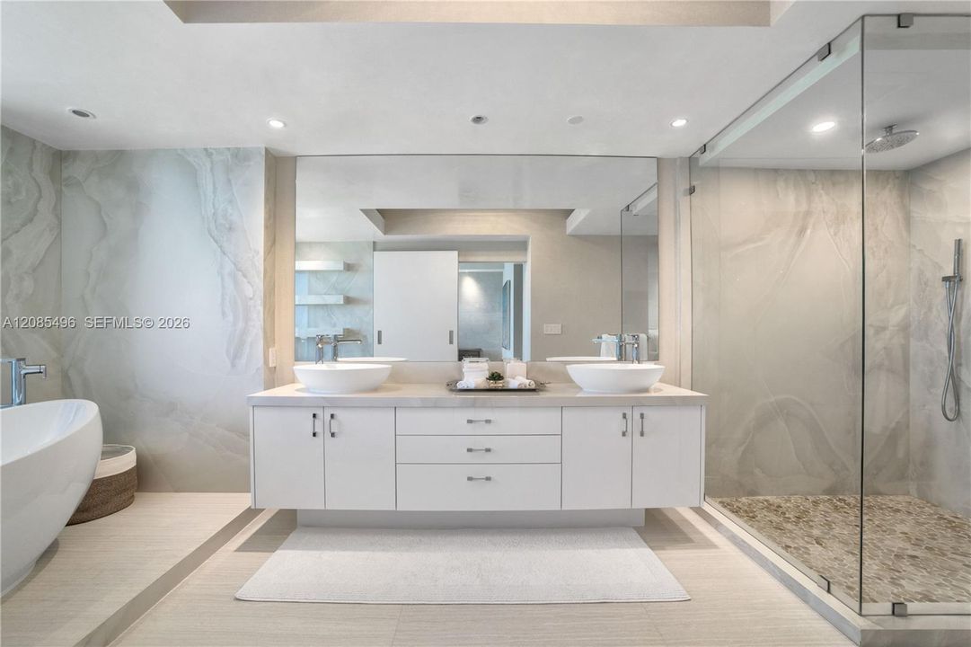 For Sale: $5,199,000 (4 beds, 4 baths, 2736 Square Feet)