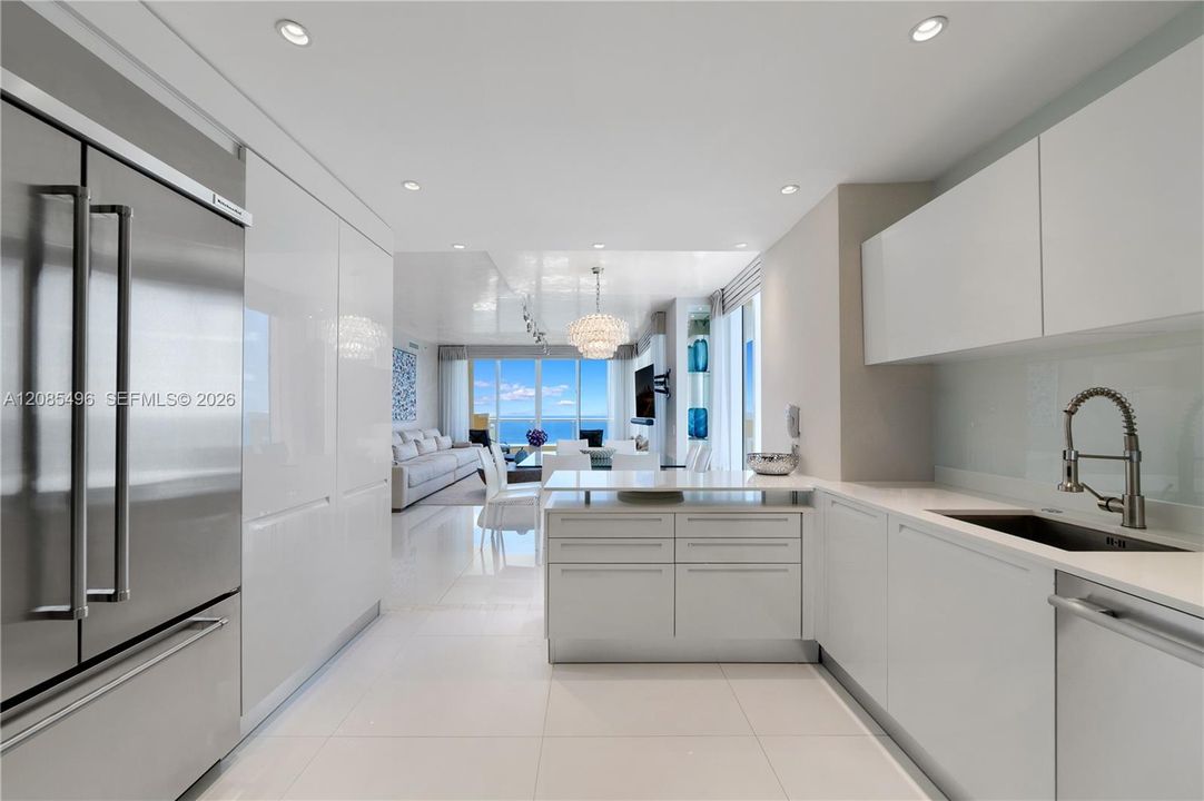 For Sale: $5,199,000 (4 beds, 4 baths, 2736 Square Feet)