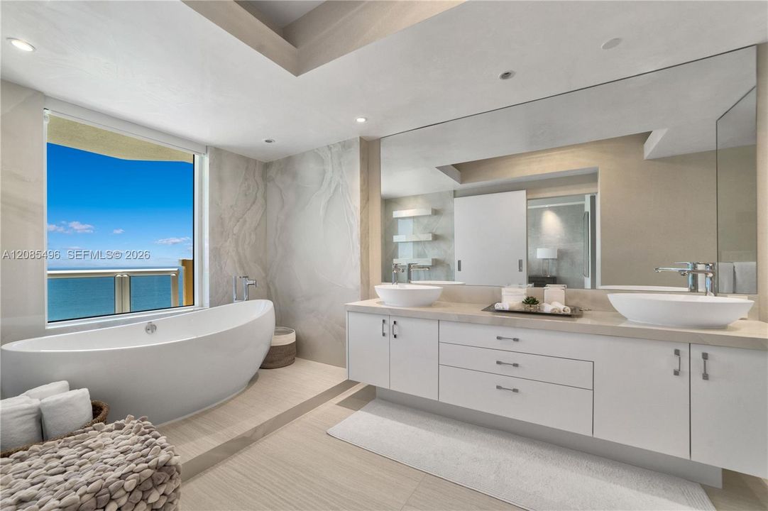 For Sale: $5,199,000 (4 beds, 4 baths, 2736 Square Feet)
