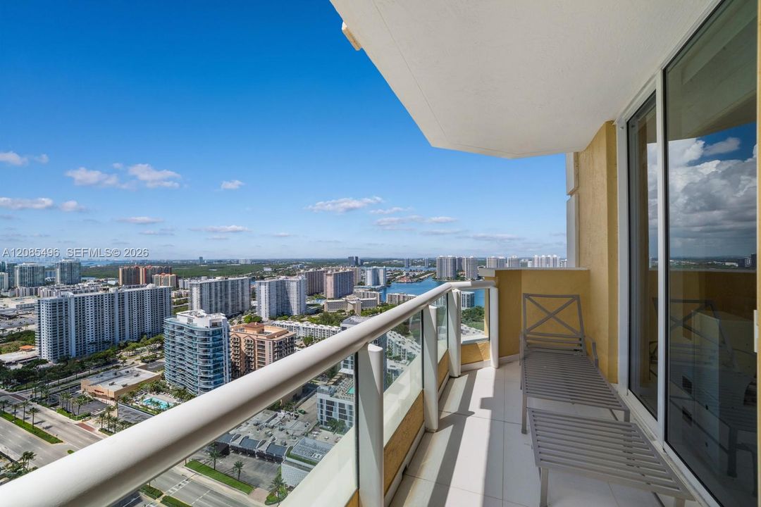 For Sale: $5,199,000 (4 beds, 4 baths, 2736 Square Feet)