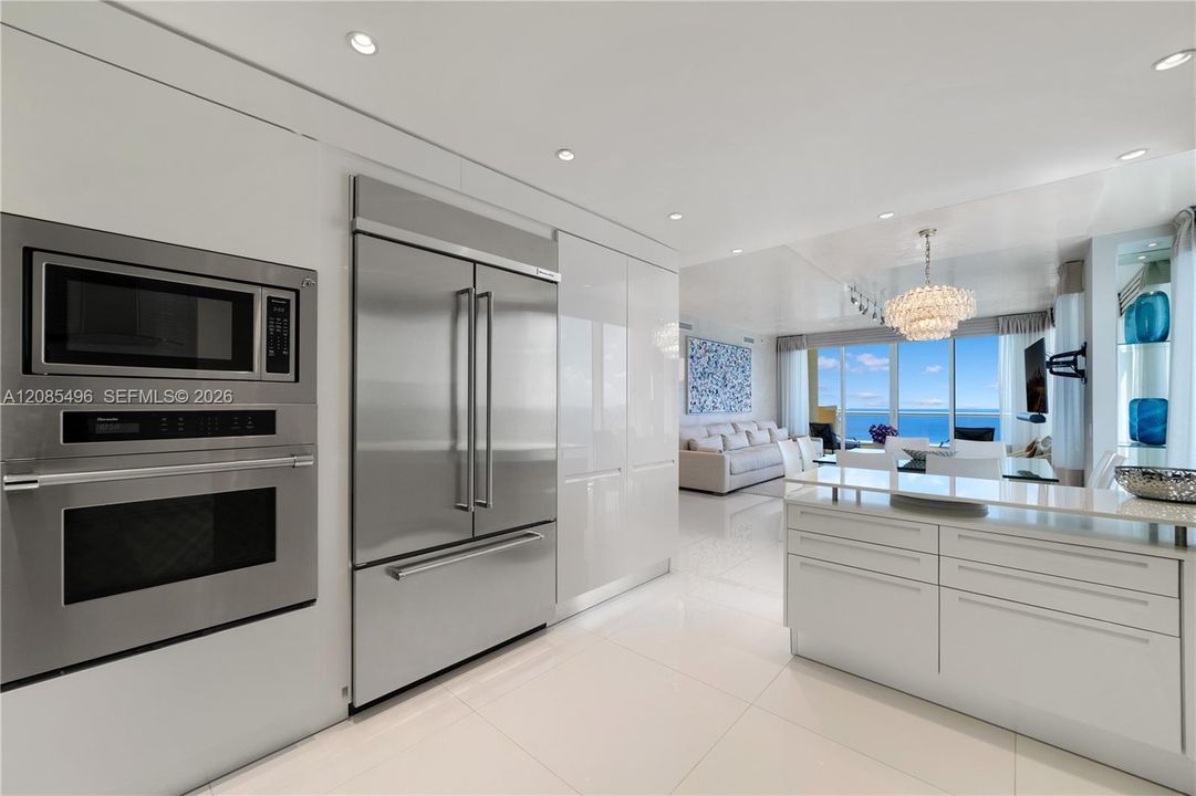 For Sale: $5,199,000 (4 beds, 4 baths, 2736 Square Feet)