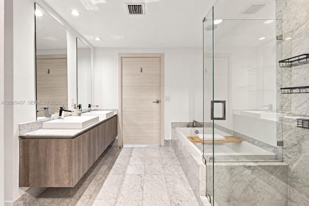 For Sale: $920,000 (2 beds, 2 baths, 1253 Square Feet)