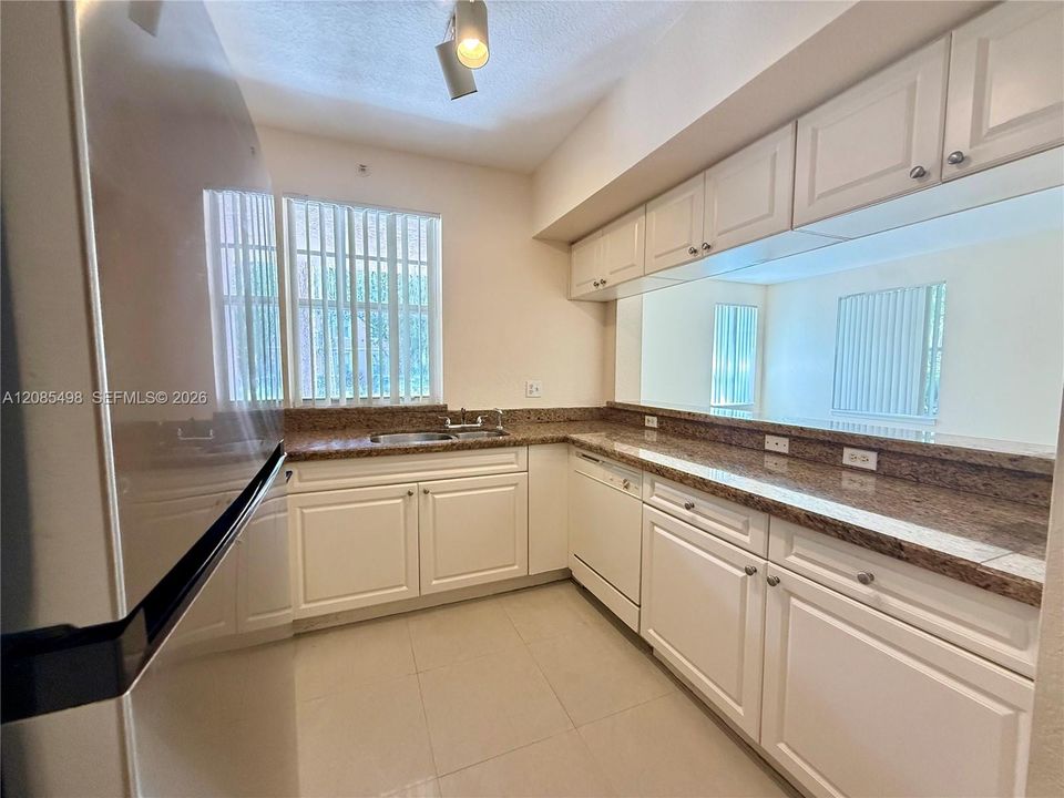 На продажу: $225,000 (1 спален, 1 ванн, 716 Квадратных фут)