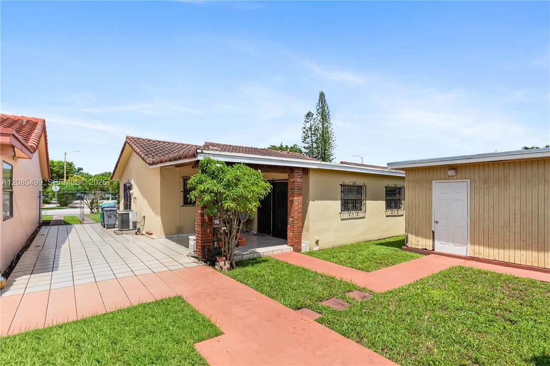 For Sale: $595,000 (3 beds, 2 baths, 1710 Square Feet)