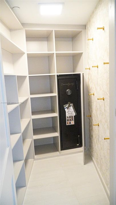 В аренду: $24,500 (3 спален, 2 ванн, 2888 Квадратных фут)