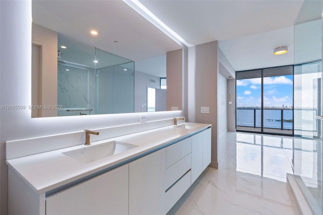 В аренду: $12,000 (2 спален, 3 ванн, 1306 Квадратных фут)