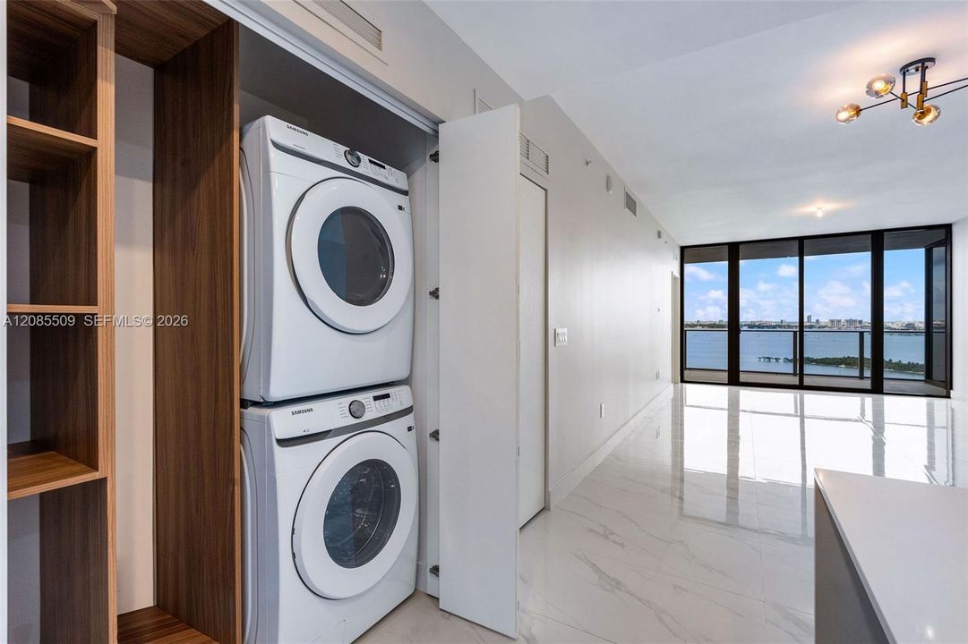 В аренду: $12,000 (2 спален, 3 ванн, 1306 Квадратных фут)