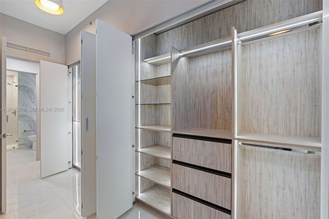 В аренду: $12,000 (2 спален, 3 ванн, 1306 Квадратных фут)