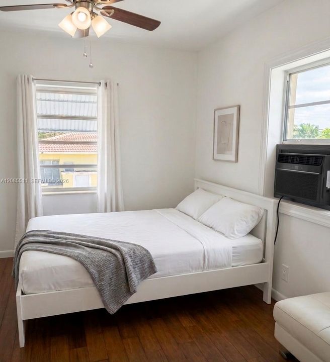 For Rent: $1,600 (2 beds, 1 baths, 893 Square Feet)