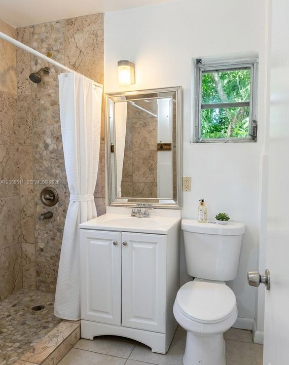 For Rent: $1,600 (2 beds, 1 baths, 893 Square Feet)