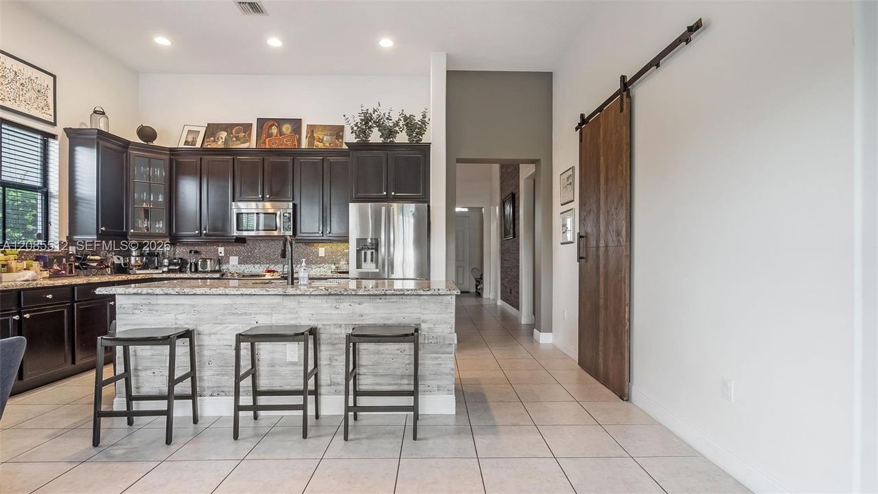 For Sale: $999,999 (3 beds, 3 baths, 2320 Square Feet)
