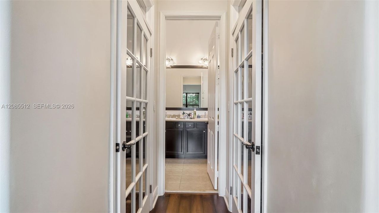 For Sale: $999,999 (3 beds, 3 baths, 2320 Square Feet)