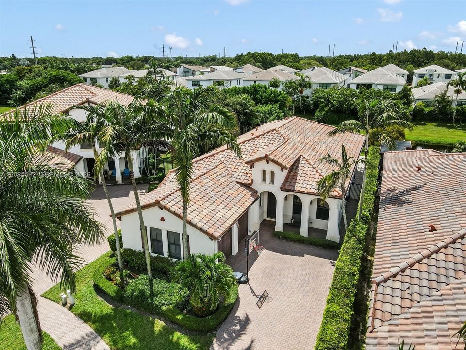 For Sale: $999,999 (3 beds, 3 baths, 2320 Square Feet)