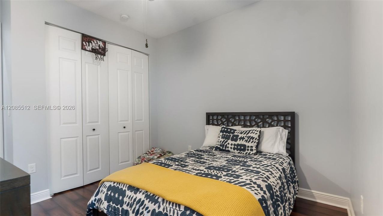 For Sale: $999,999 (3 beds, 3 baths, 2320 Square Feet)