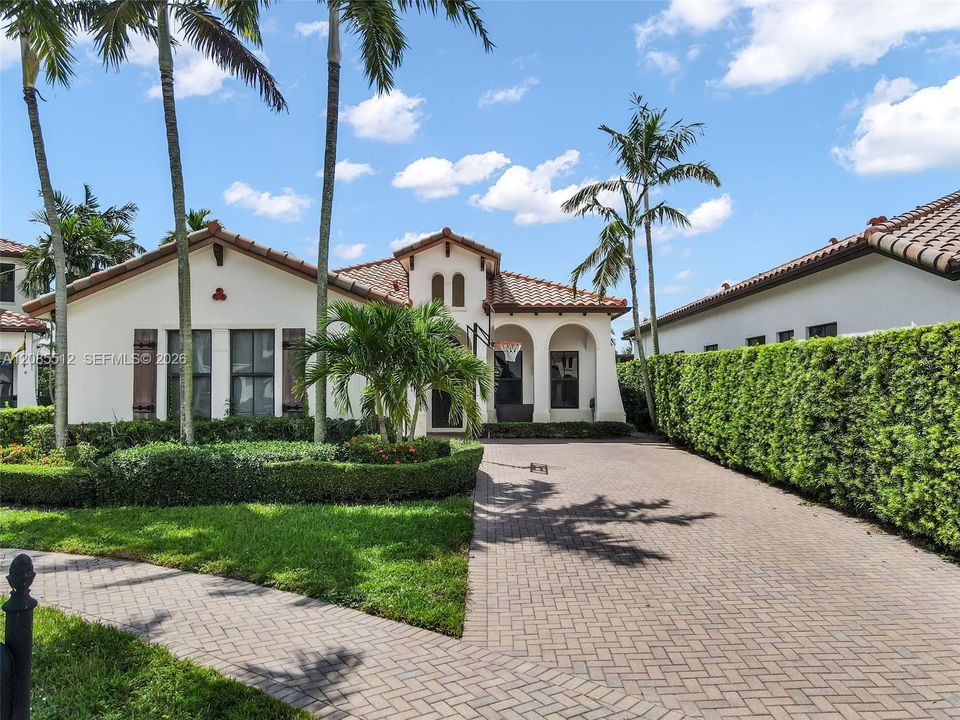 For Sale: $999,999 (3 beds, 3 baths, 2320 Square Feet)