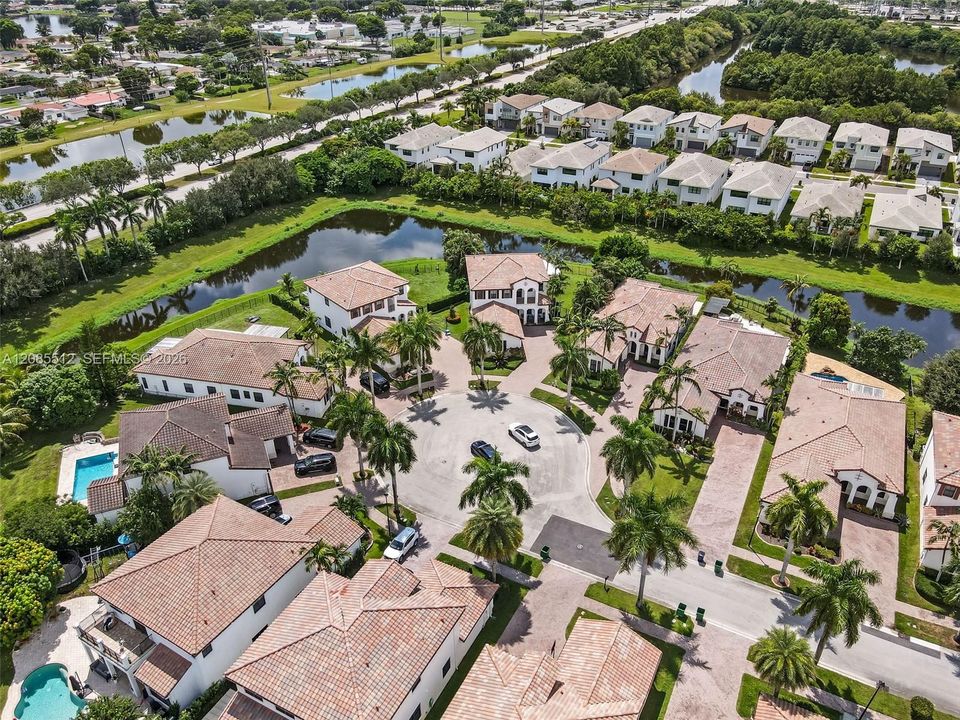 For Sale: $999,999 (3 beds, 3 baths, 2320 Square Feet)
