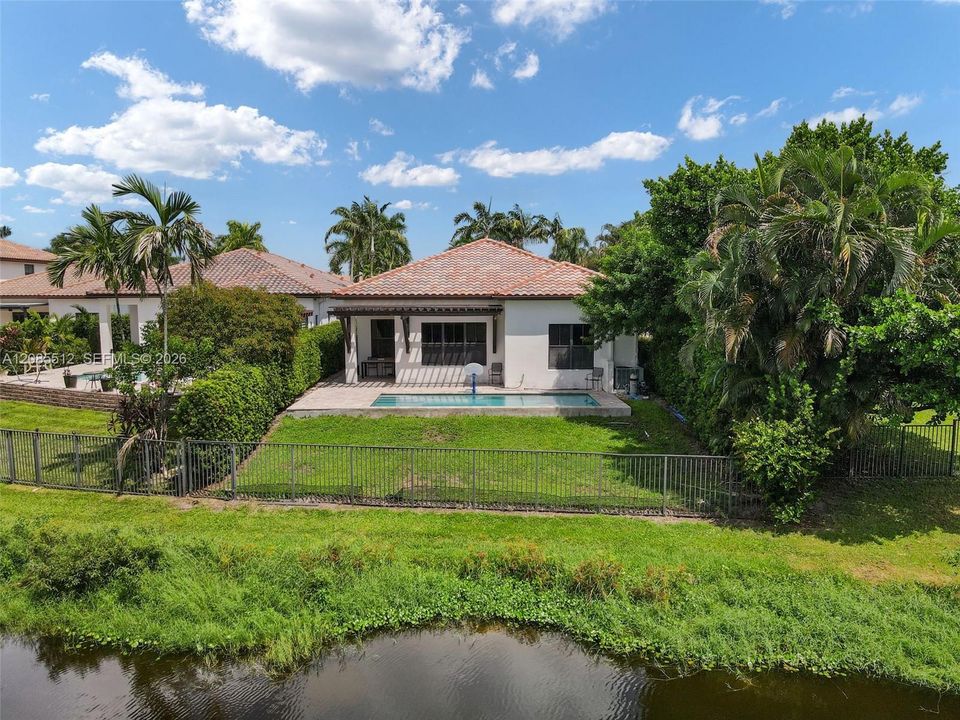 For Sale: $999,999 (3 beds, 3 baths, 2320 Square Feet)