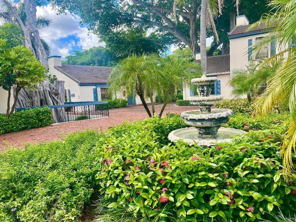 Colonial photo fountain