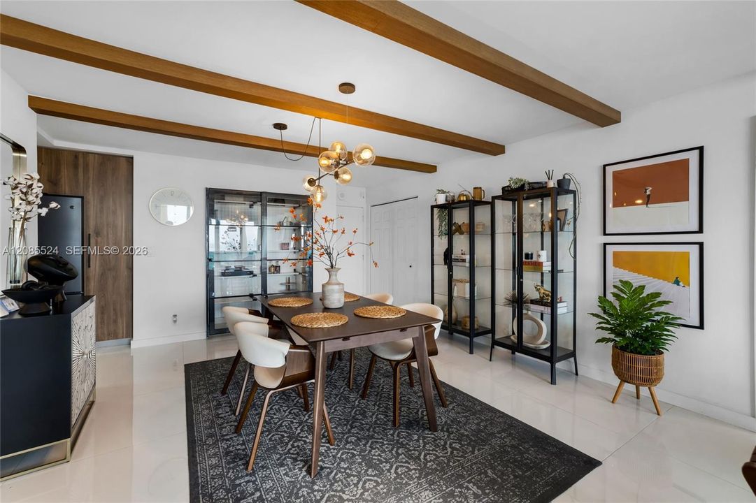 For Sale: $599,000 (2 beds, 2 baths, 1326 Square Feet)