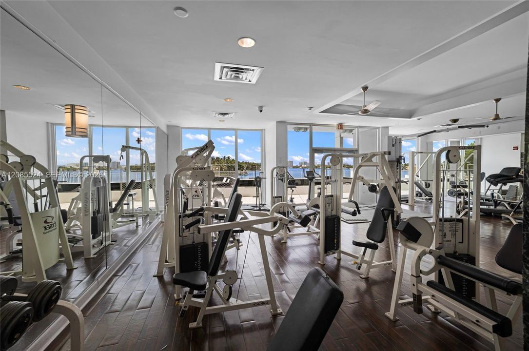 For Sale: $599,000 (2 beds, 2 baths, 1326 Square Feet)