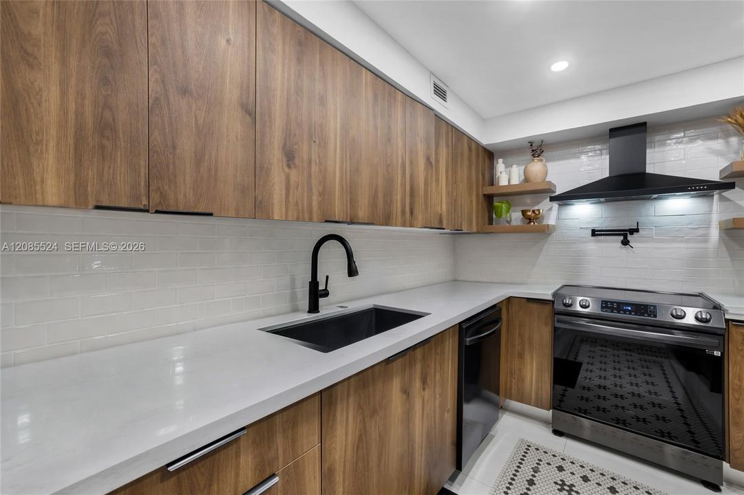 For Sale: $599,000 (2 beds, 2 baths, 1326 Square Feet)