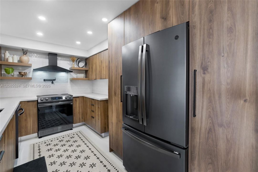 For Sale: $599,000 (2 beds, 2 baths, 1326 Square Feet)