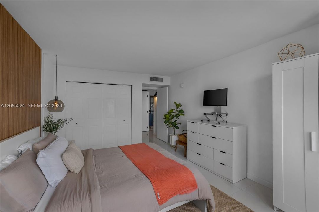 For Sale: $599,000 (2 beds, 2 baths, 1326 Square Feet)