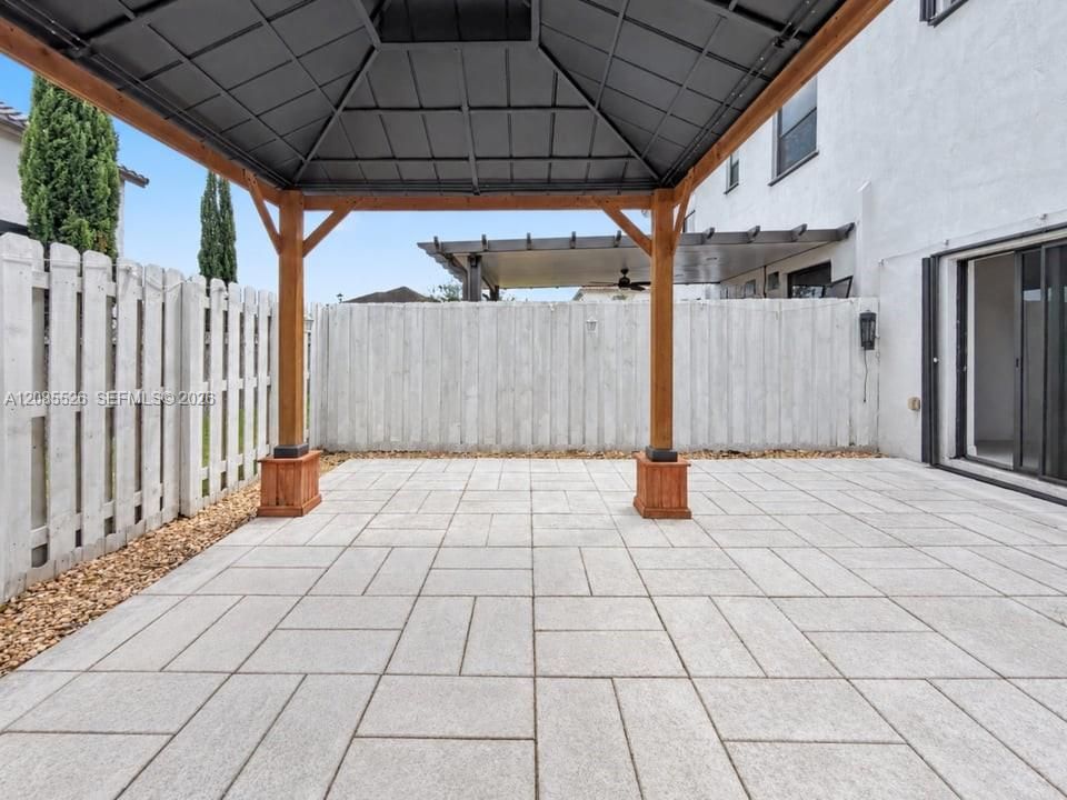 На продажу: $375,000 (3 спален, 2 ванн, 1612 Квадратных фут)
