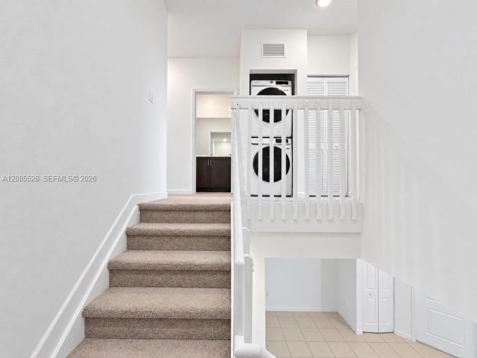 На продажу: $375,000 (3 спален, 2 ванн, 1612 Квадратных фут)