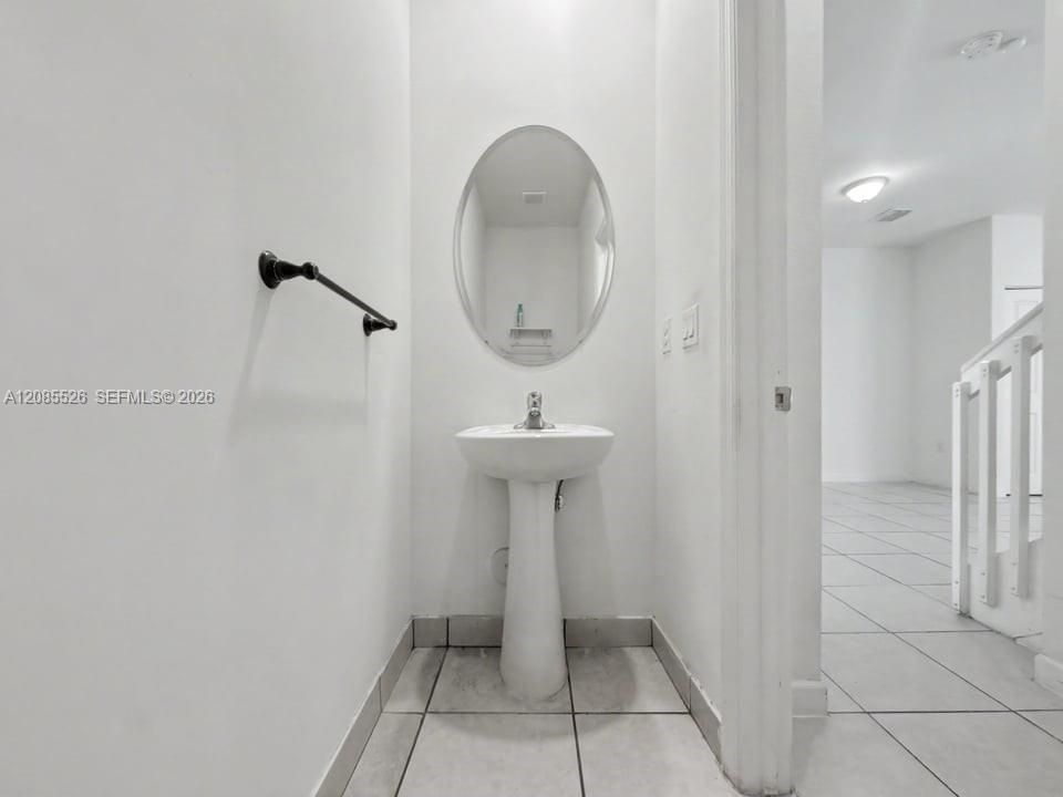 На продажу: $375,000 (3 спален, 2 ванн, 1612 Квадратных фут)