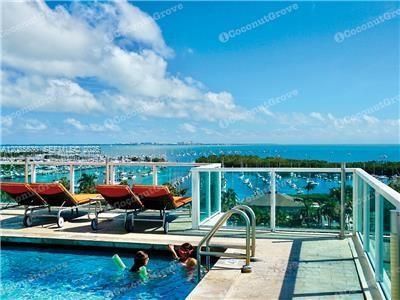 For Sale: $675,000 (1 beds, 2 baths, 679 Square Feet)