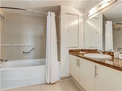 For Sale: $675,000 (1 beds, 2 baths, 679 Square Feet)