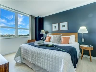 For Sale: $675,000 (1 beds, 2 baths, 679 Square Feet)