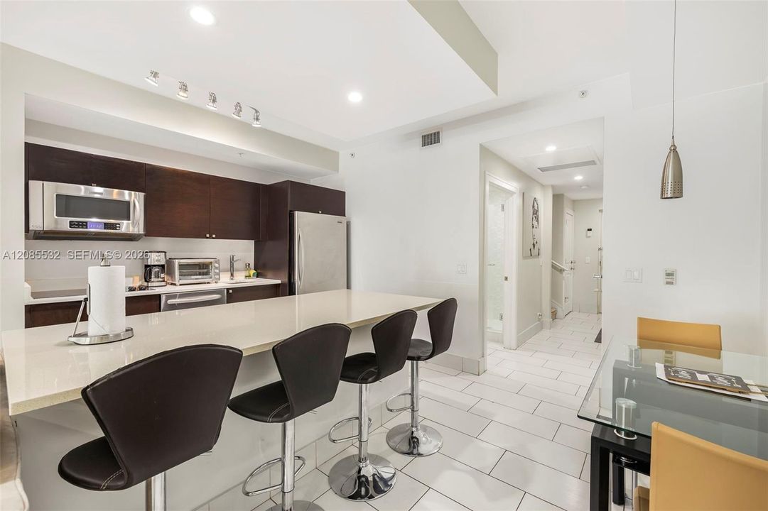 For Sale: $280,000 (3 beds, 4 baths, 2070 Square Feet)