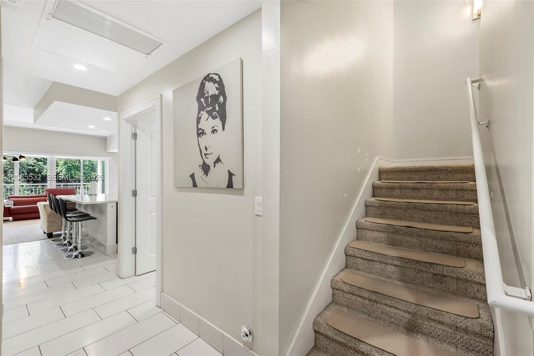 For Sale: $280,000 (3 beds, 4 baths, 2070 Square Feet)