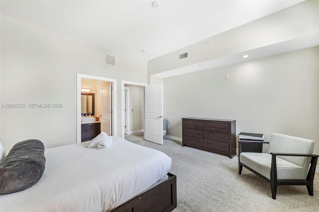 For Sale: $280,000 (3 beds, 4 baths, 2070 Square Feet)