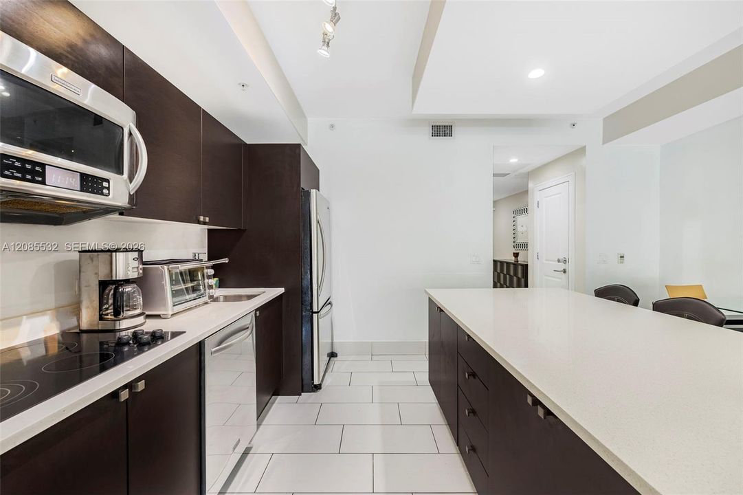 For Sale: $280,000 (3 beds, 4 baths, 2070 Square Feet)