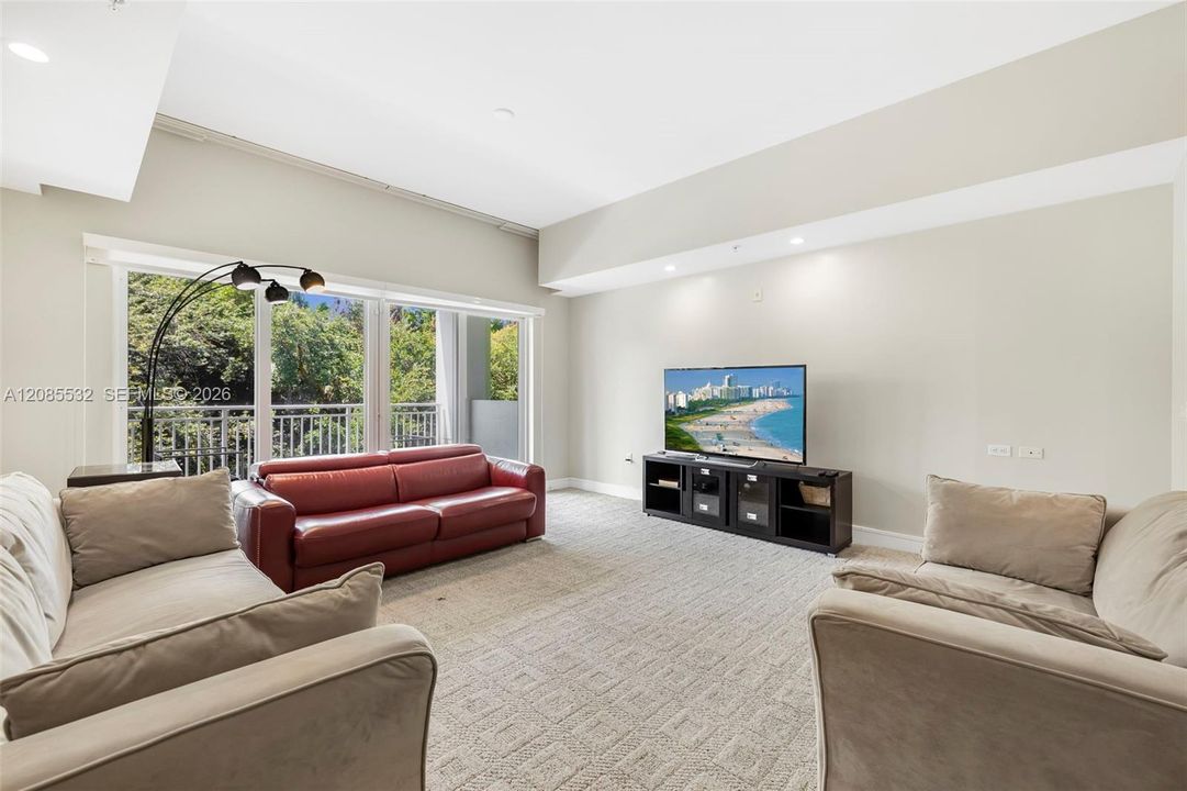 For Sale: $280,000 (3 beds, 4 baths, 2070 Square Feet)