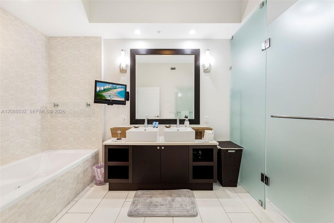 For Sale: $280,000 (3 beds, 4 baths, 2070 Square Feet)