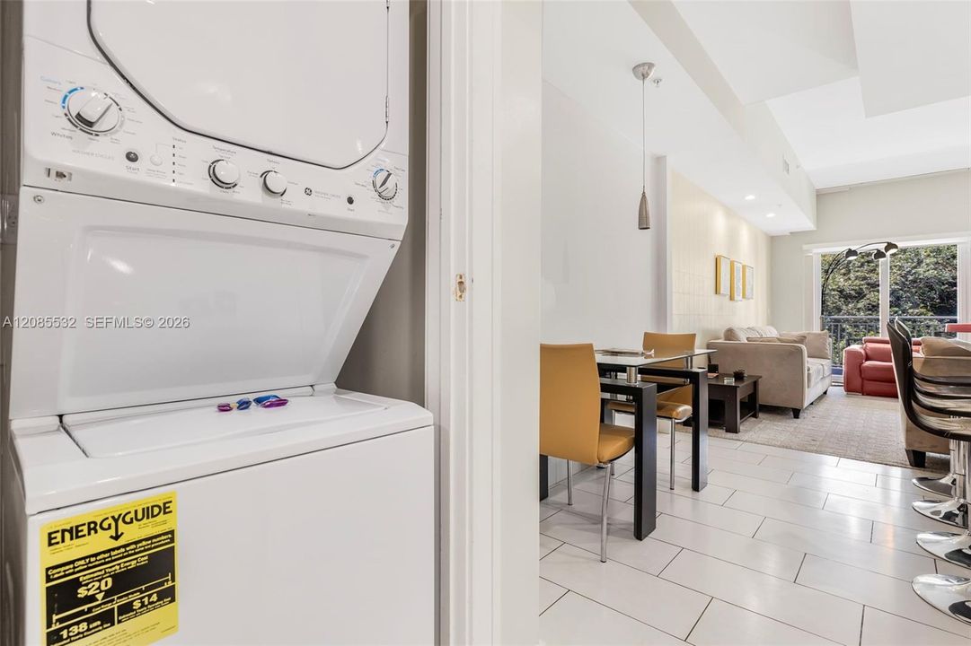 For Sale: $280,000 (3 beds, 4 baths, 2070 Square Feet)