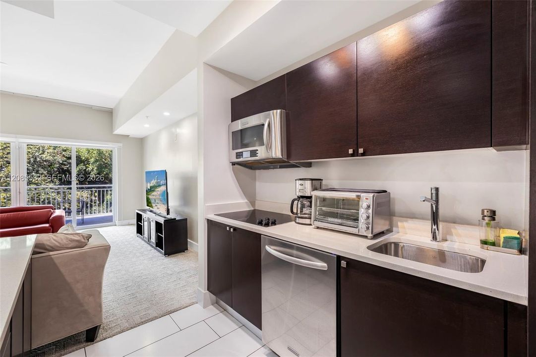 For Sale: $280,000 (3 beds, 4 baths, 2070 Square Feet)