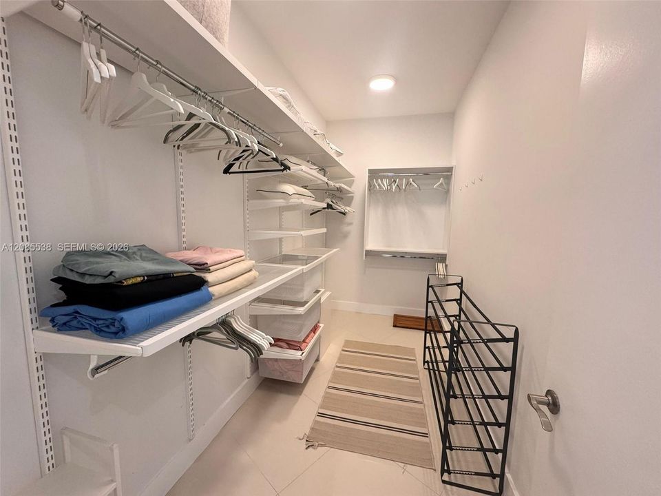 For Rent: $8,900 (2 beds, 3 baths, 1962 Square Feet)