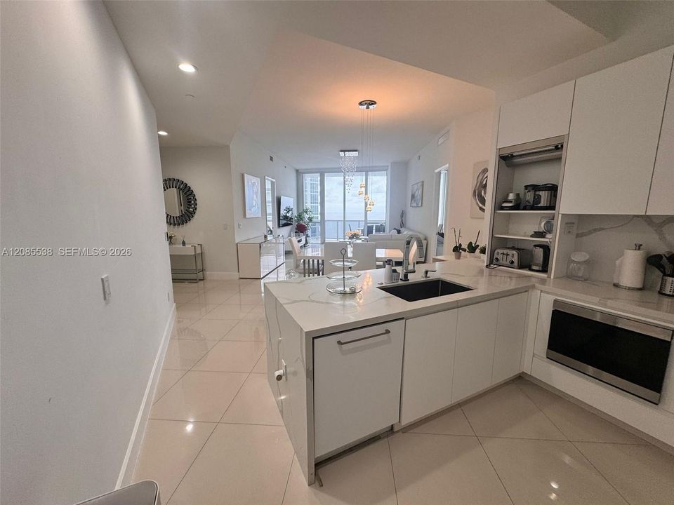 For Rent: $8,900 (2 beds, 3 baths, 1962 Square Feet)