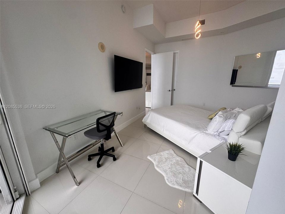 For Rent: $8,900 (2 beds, 3 baths, 1962 Square Feet)