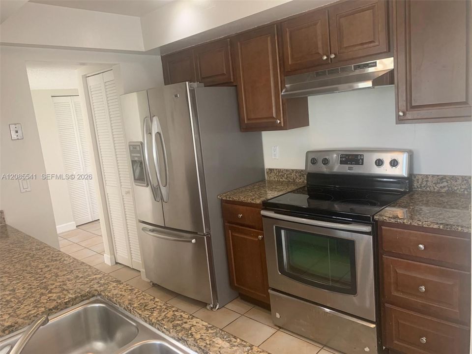 For Rent: $2,750 (2 beds, 2 baths, 1246 Square Feet)