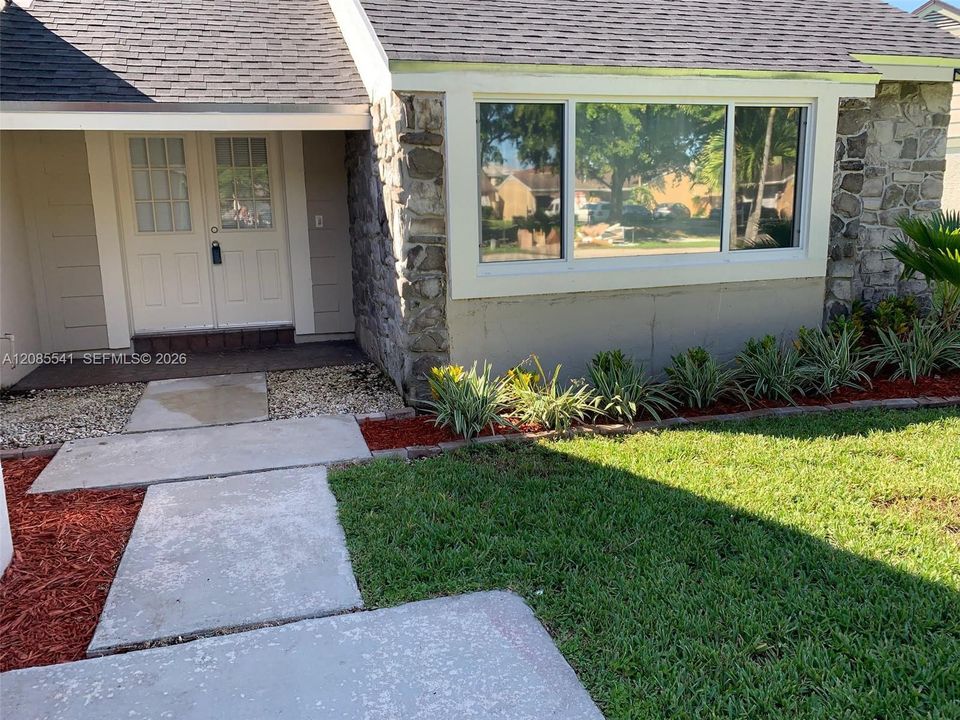 For Rent: $2,750 (2 beds, 2 baths, 1246 Square Feet)