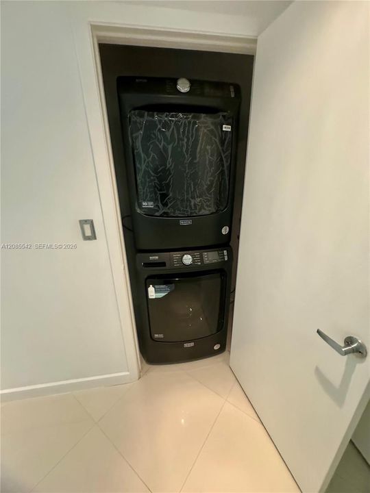В аренду: $3,350 (1 спален, 1 ванн, 951 Квадратных фут)