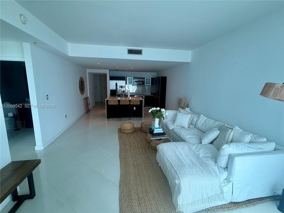 В аренду: $3,350 (1 спален, 1 ванн, 951 Квадратных фут)