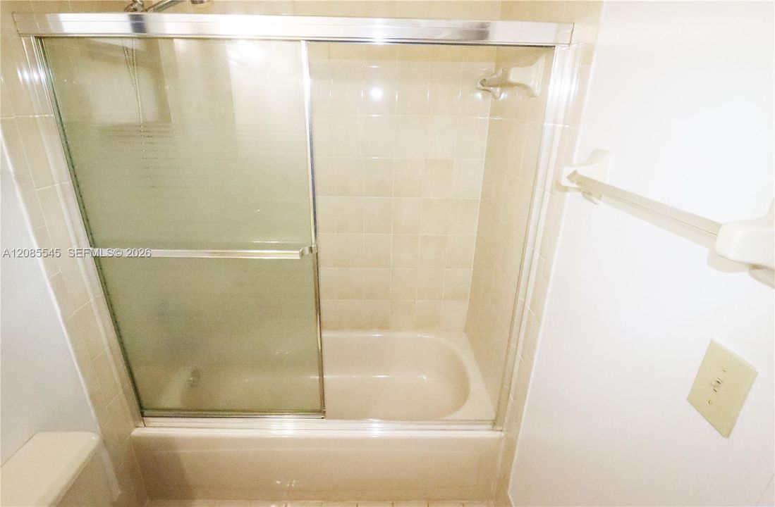 Под контрактом: $599,000 (4 спален, 3 ванн, 1708 Квадратных фут)